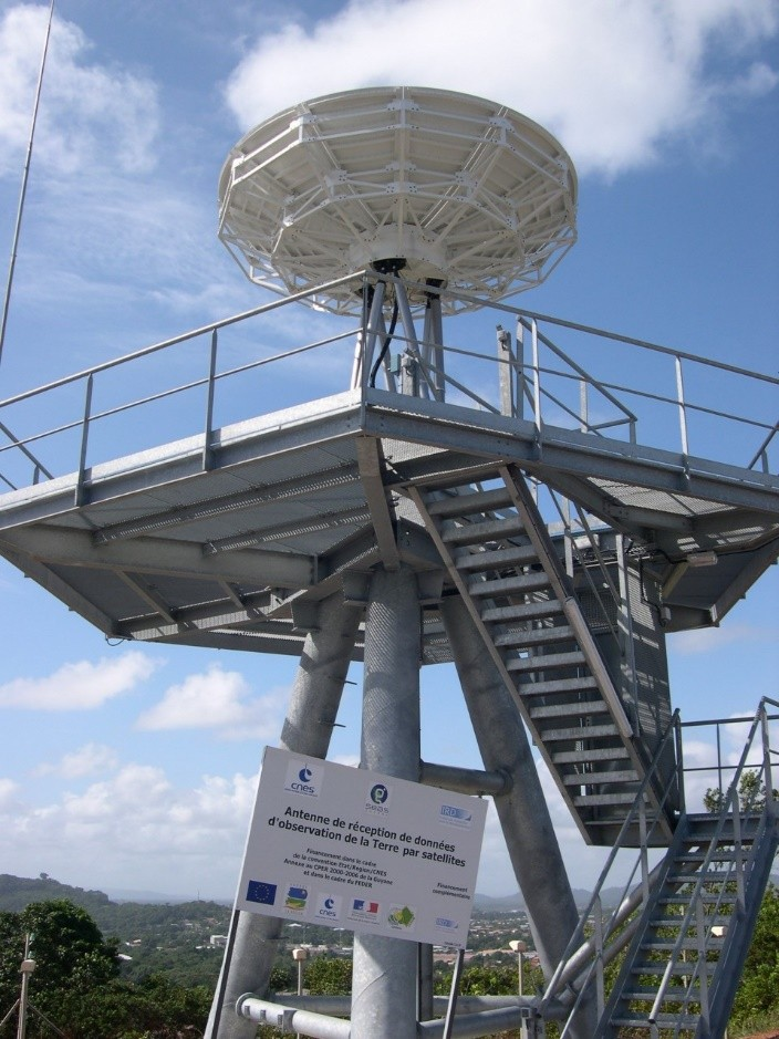 Photo rapprochée de l’antenne SEAS Guyane