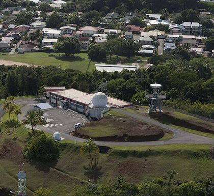 Photo du site CNES Montabo et antenne SEAS Guyane